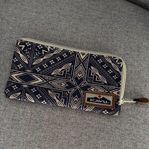 KAVU clutch